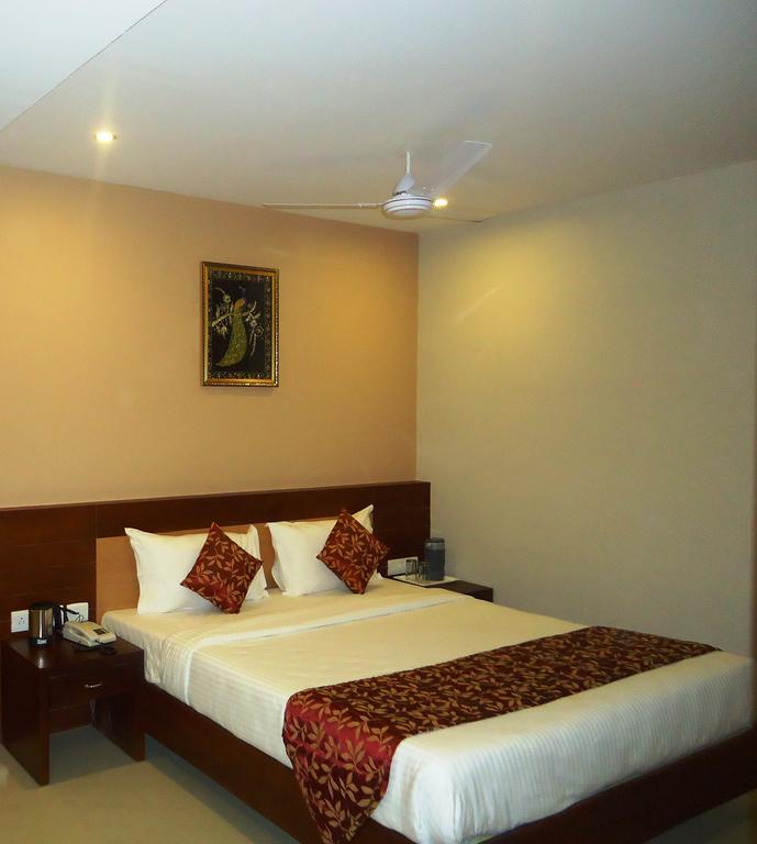 Pleasant Inn Puducherry Buitenkant foto