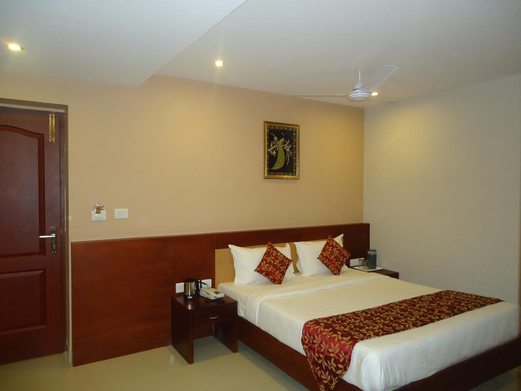Pleasant Inn Puducherry Buitenkant foto