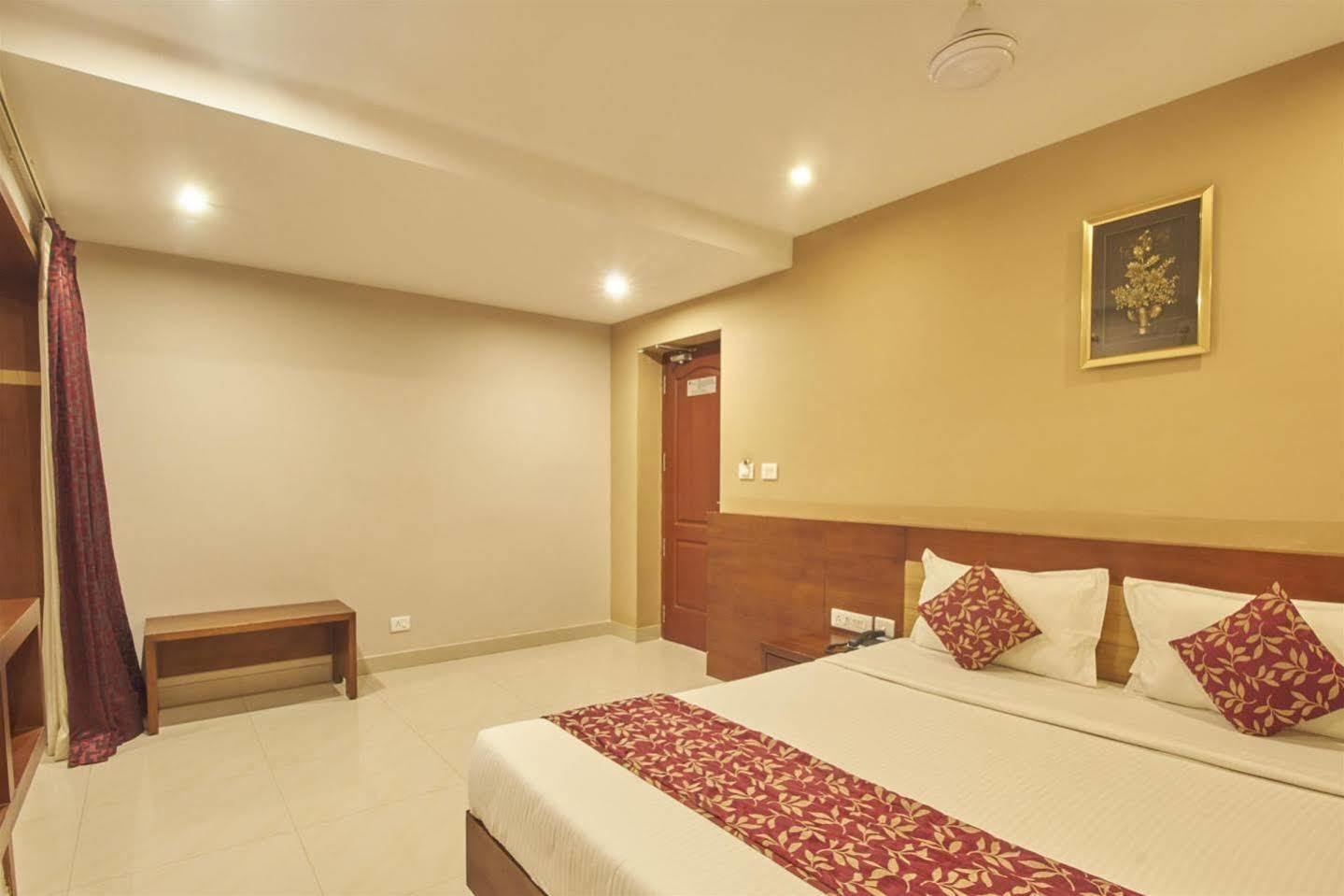 Pleasant Inn Puducherry Buitenkant foto