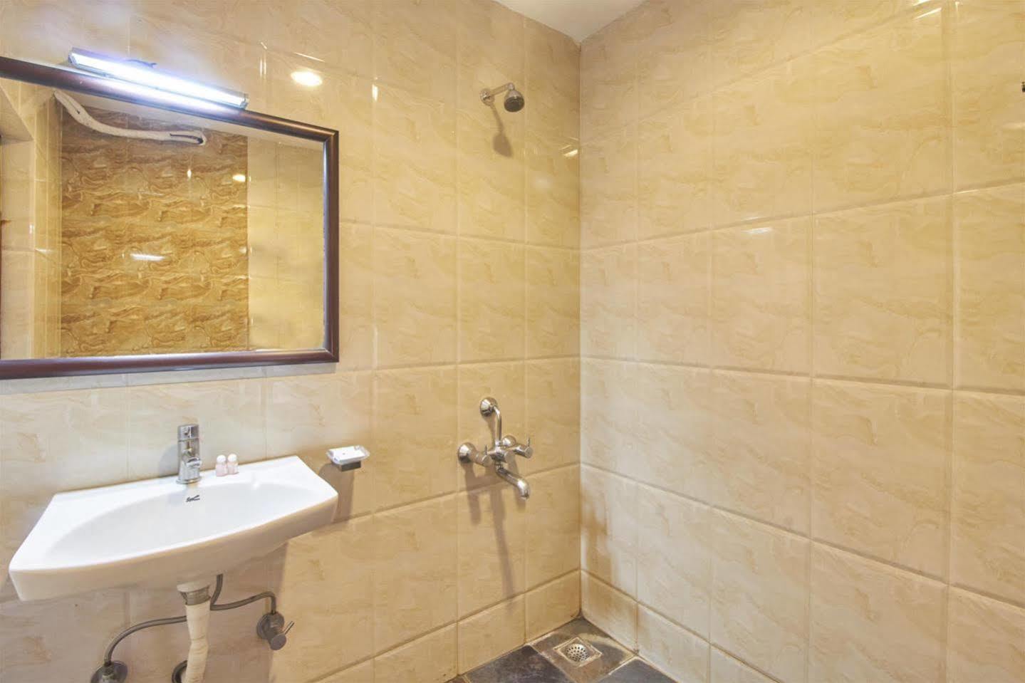 Pleasant Inn Puducherry Buitenkant foto