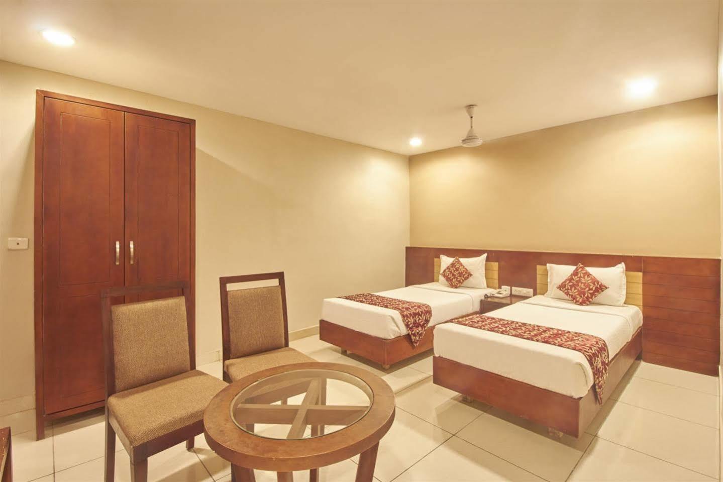 Pleasant Inn Puducherry Buitenkant foto