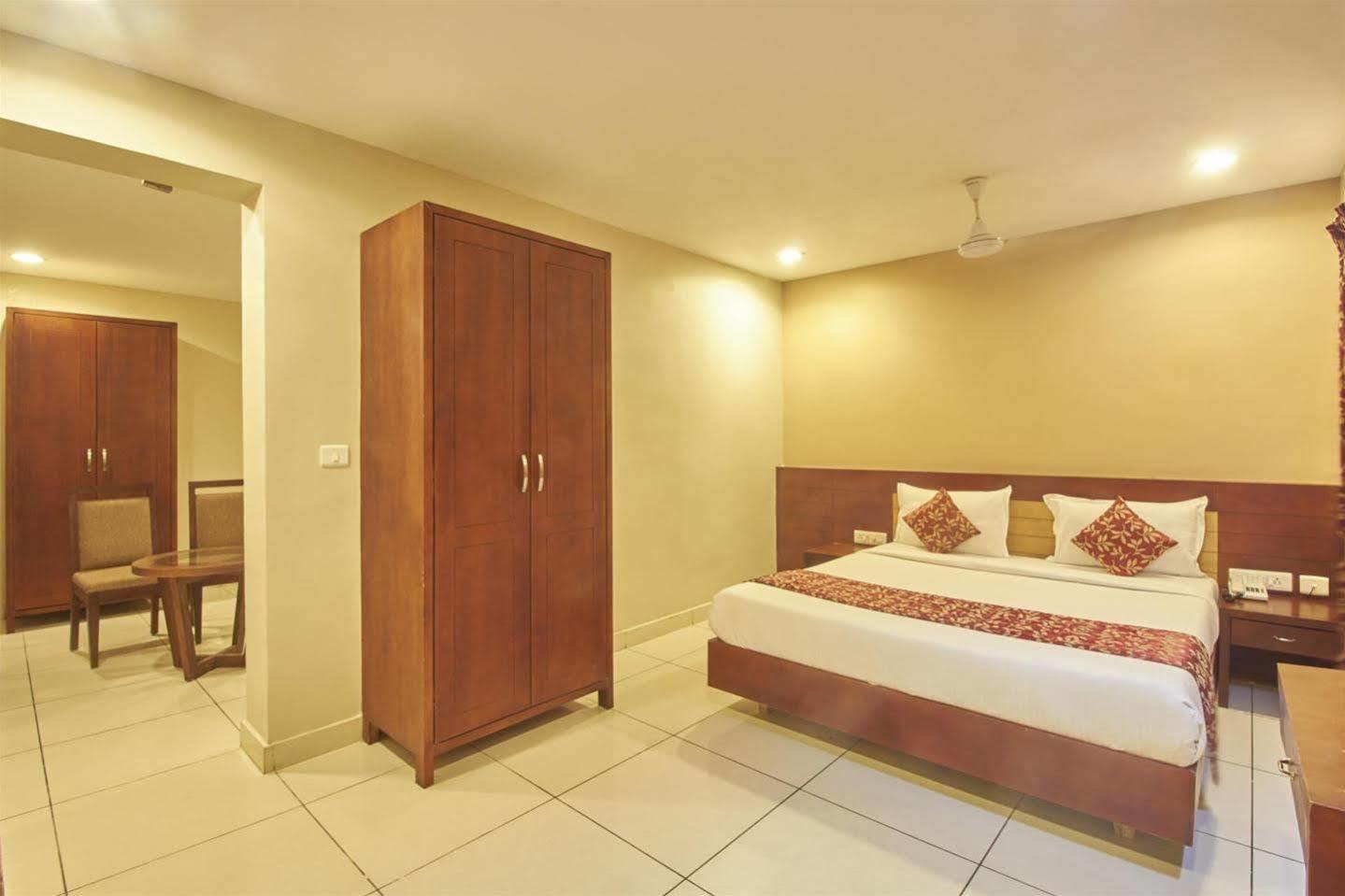 Pleasant Inn Puducherry Buitenkant foto
