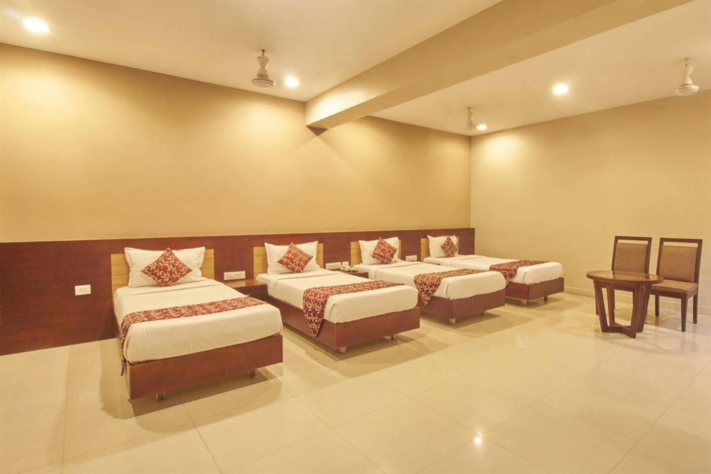Pleasant Inn Puducherry Buitenkant foto