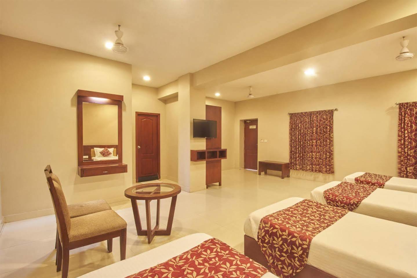 Pleasant Inn Puducherry Buitenkant foto
