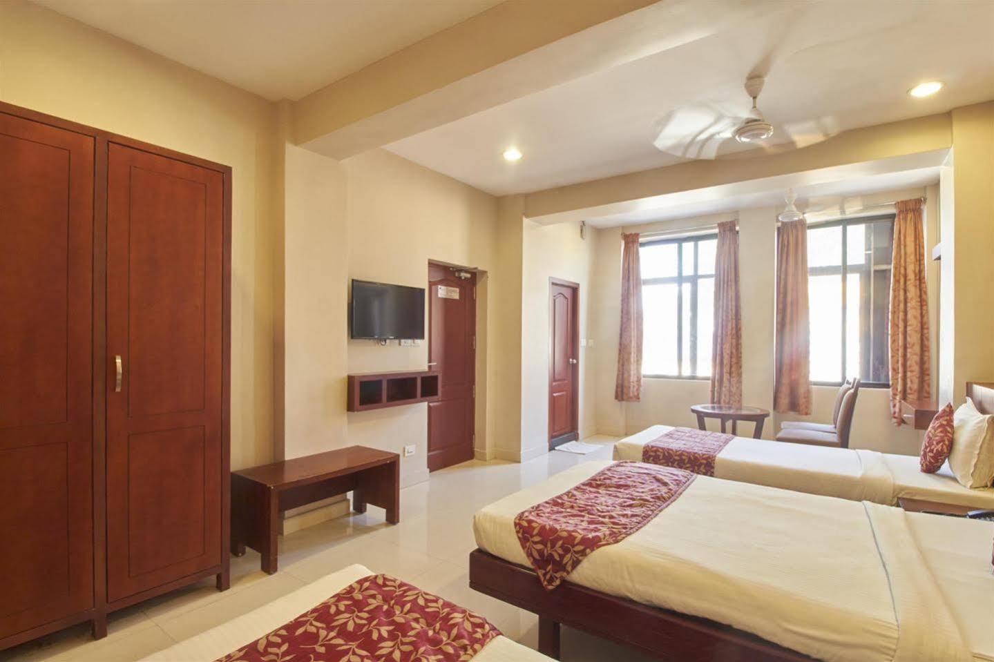 Pleasant Inn Puducherry Buitenkant foto
